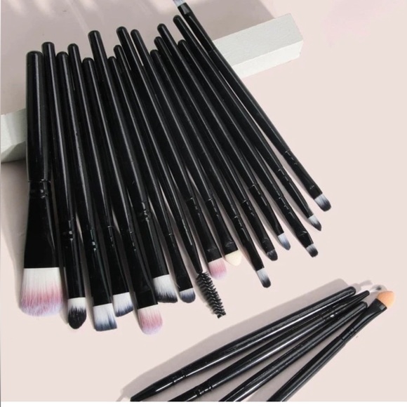 BMWT 20 piece makeup brush set - still in box - Picture 5 of 5